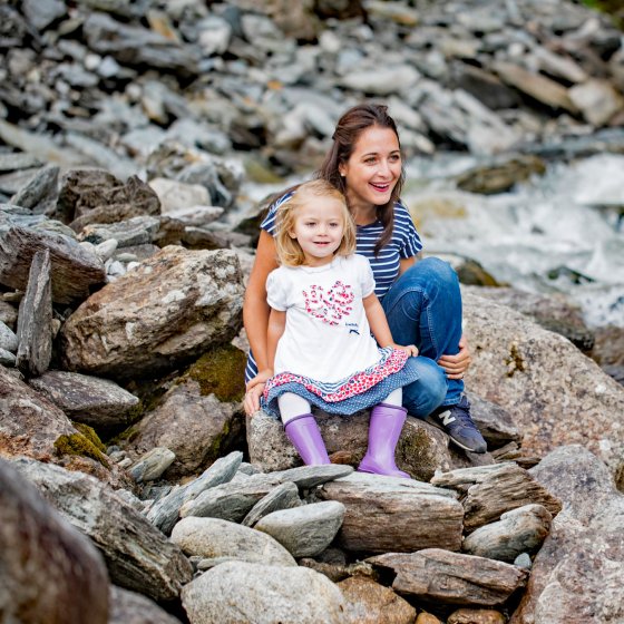 rauris sommer mutter kind bach